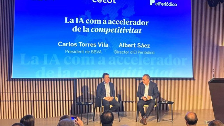 ep el presidente de bbva carlos torres y el director de el periodico albert saez