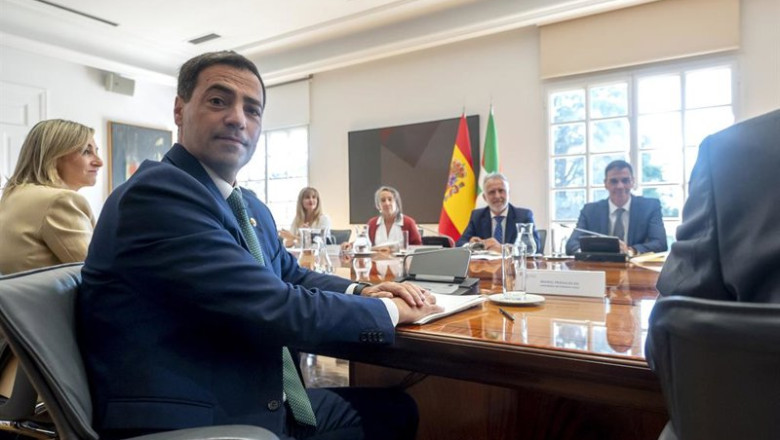 El presidente del Gobierno, Pedro Sánchez, y el lehendakari, Imanol Pradales, presiden la Comisión Bilateral de Cooperación Administración del Estado-Comunidad Autónoma del País Vasco, en la Moncloa, a 15 de julio de 2025, en Madrid (España). En esta reun | Alberto Ortega - Europa Press ep el presidente del gobierno pedro sanchez y el lehendakari imanol pradales presiden la comision