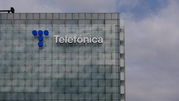 ep exterior de la sede de telefonica en el ensanche de las tablas en el distrito de fuencarral el