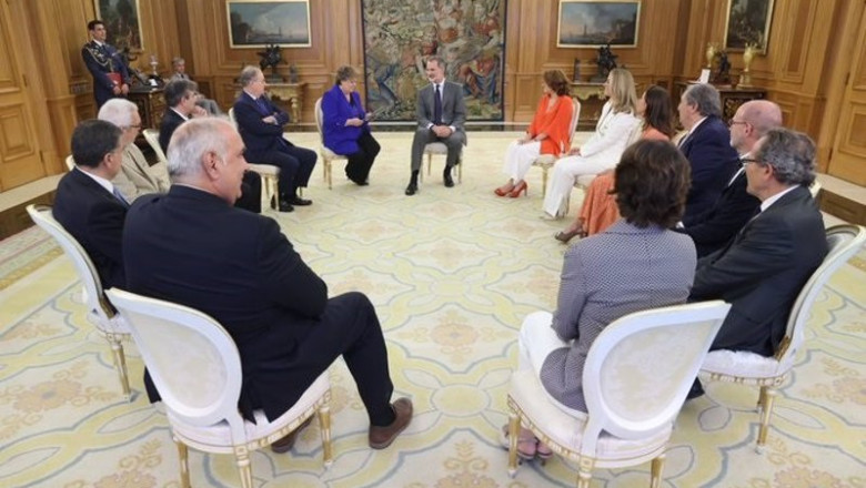 Felipe VI con los consejeros del Tribunal de Cuentas, encabezados por Enriqueta Chicano, su presidenta | CASA DEL REY ep felipe vi con los consejeros del tribunal de cuentas encabezados por enriqueta chicano su