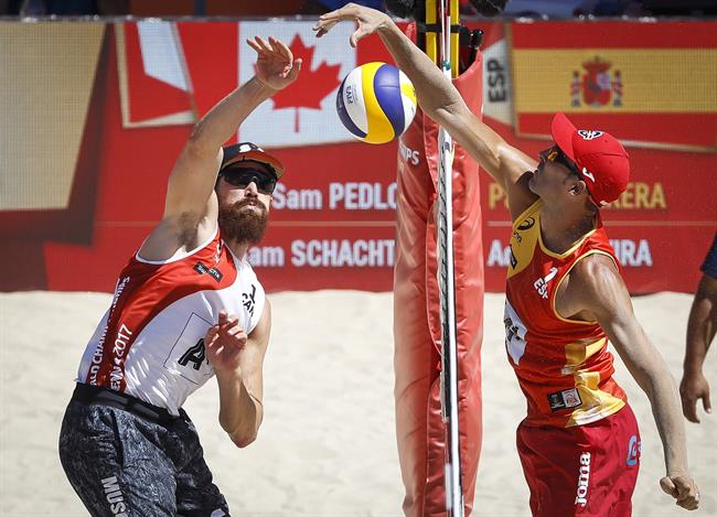 Herrera intenta el remate en la red | FIVB ep herrerarematela red