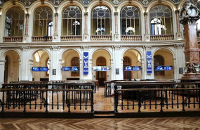 ep interior del palacio de la bolsa en madrid espana