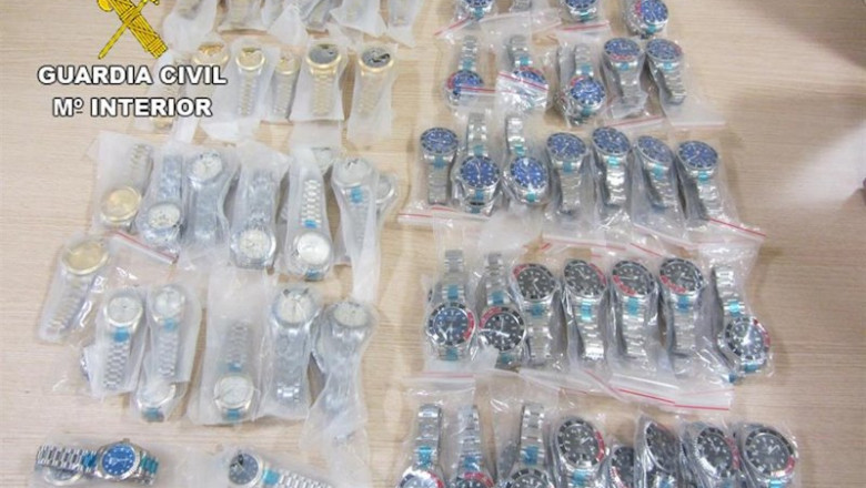 La Guardia Civil y la Agencia Tributaria incautan un envío de 333 relojes falsos en Gran Canaria | CEDIDO POR LA GUARDIA CIVIL ep la guardia civil y la agencia tributaria incautan un envio de 333 relojes falsos en gran canaria
