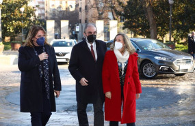 ep la ministra de asuntos economicos nadia calvino con el presidente de aragon javier lamban y la