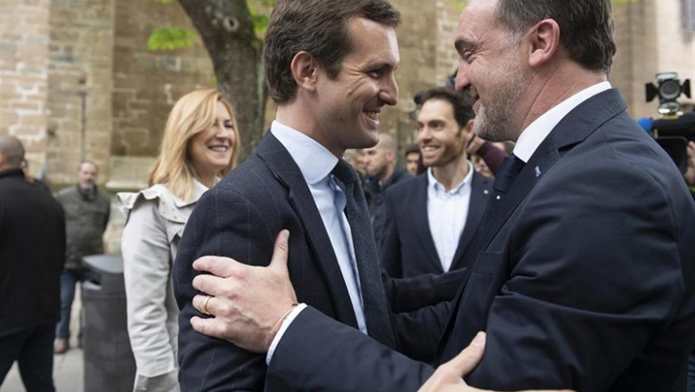 El líder del PP, Pablo Casado, con el presidente de UPN, Javier Esparza | DAVID MUDARRA/PP - Archivo ep liderpp pablo casado conpresidenteupn javier esparza