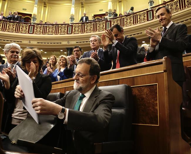 Mariano Rajoy, aplaudido por los diputados del PP | CONGRESO ep mariano rajoy aplaudidolos diputadospp