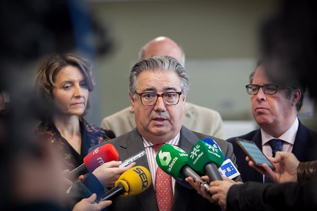 El ministro del Interior, Juan Ignacio Zoido, en declaraciones este sábado | EUROPA PRESS ep ministrointerior juan ignacio zoido en declaracionessabado