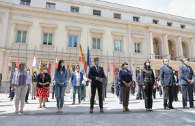 ep minuto de silencio a las puertas del senado por las victimas del coronavirus