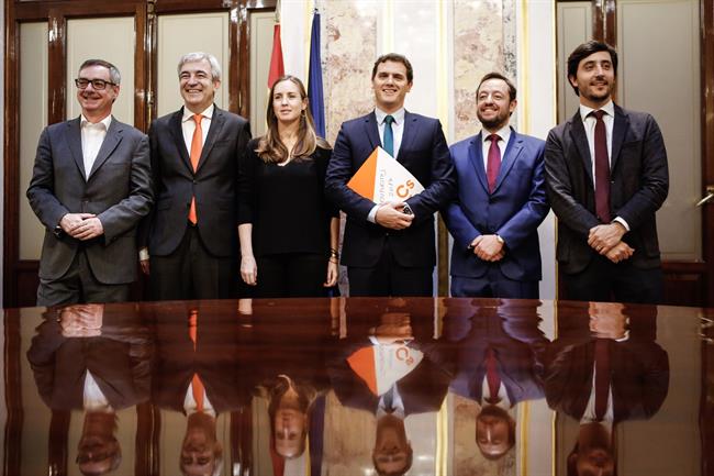 Rivera, con el equipo económico de Ciudadanos en el Congreso | CIUDADANOS ep rivera conequipo economicociudadanoscongreso
