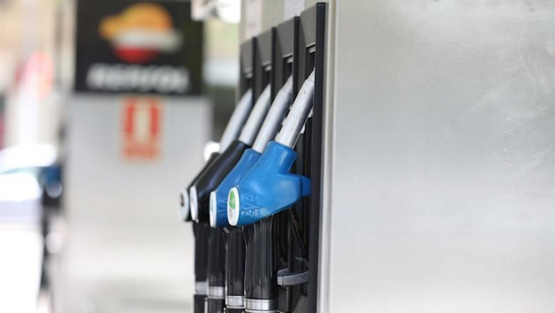 ep surtidor de gasolina en la fase 0 de la desescalada en la que las gasolineras siguen prestando