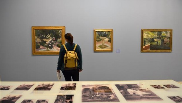 ep una visitante contemplaobrasla muestra sorolla un jardinpintar