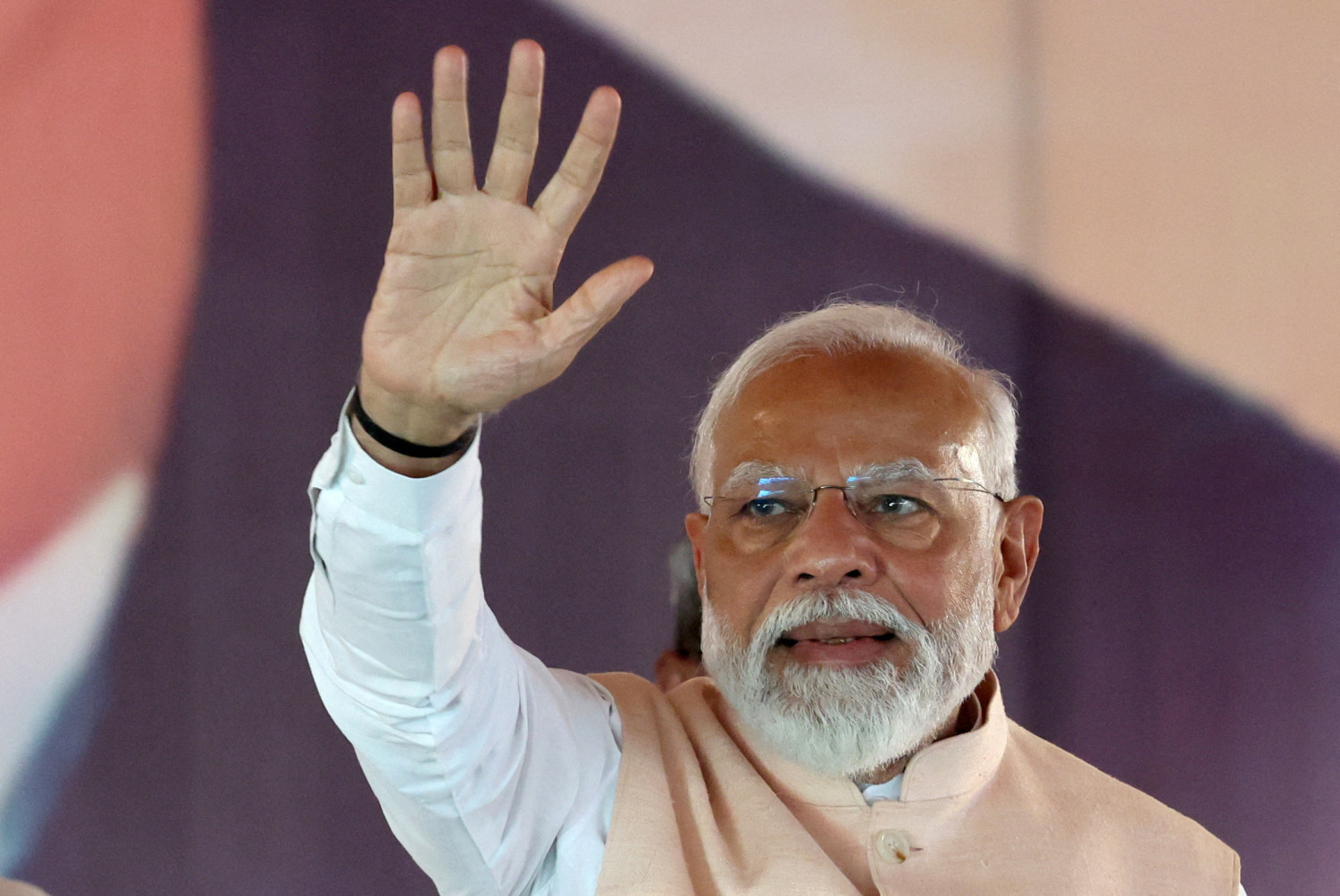 Modi se declara ganador de las elecciones en India pese a alejarse de la mayoría absoluta