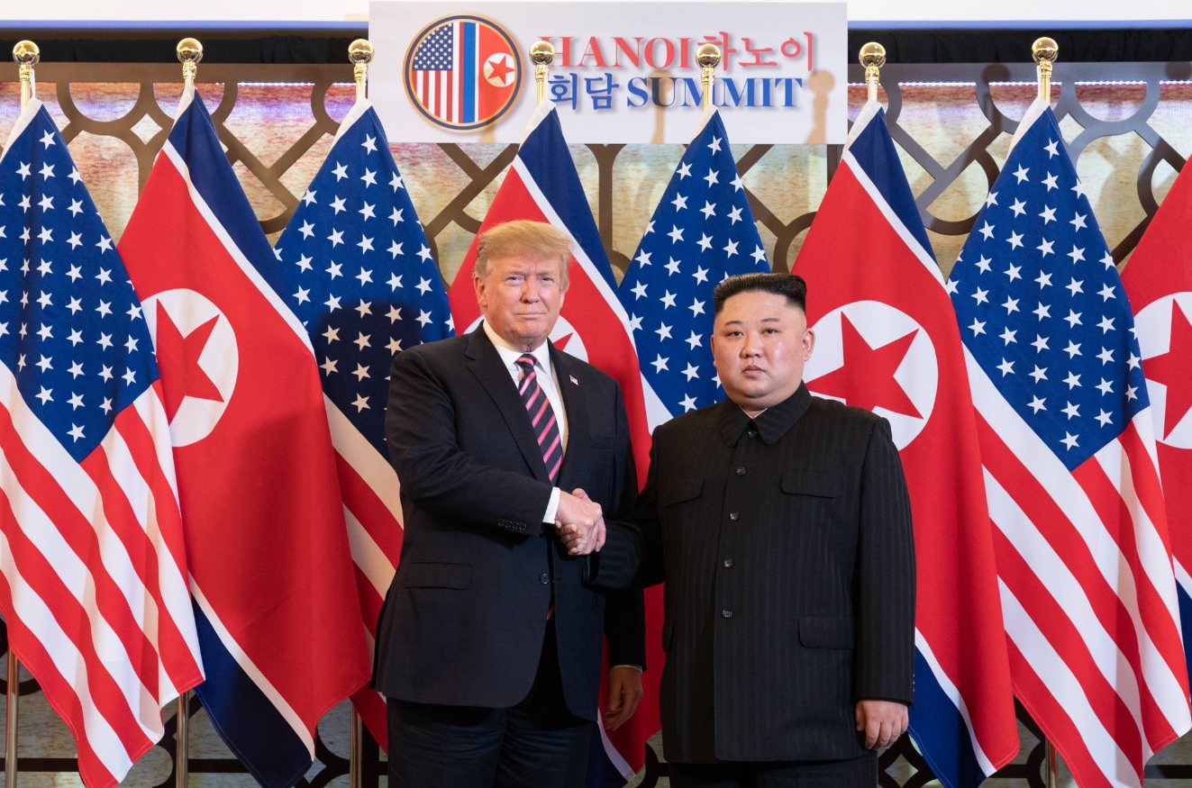 https://img2.s3wfg.com/web/img/images_uploaded/7/9/reunion_kim_trump.jpg