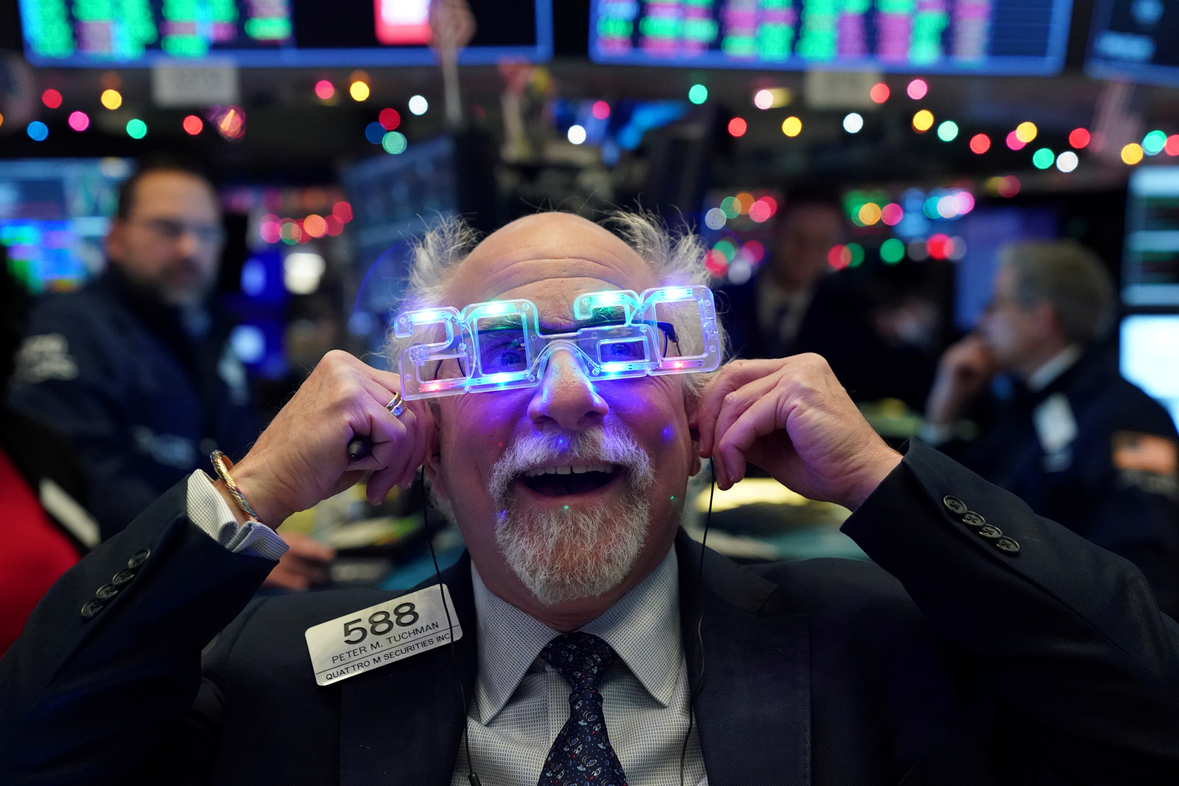 Suaves caídas en Wall Street mientras persisten los riesgos geopolíticos
