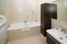 1614014650 bathroom 20947351280