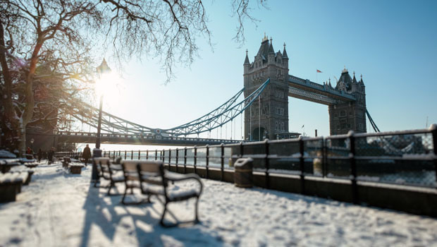 dl ville de londres tower bridge neige hiver froid tamise bankside unsplash