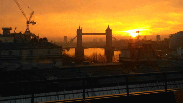 dl londres city of tower bridge atardecer río támesis finanzas