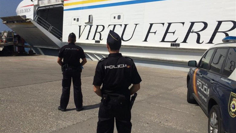 Agentes de Policía Nacional en el puerto de Tarifa (Cádiz) | POLICÍA NACIONAL ep agentespolicia nacionalpuertotarifa cadiz