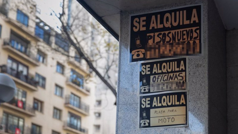 Archivo - Carteles de 'Se alquila' pegados en un edificio. | Eduardo Parra - Europa Press - Archivo ep archivo carteles de se alquila pegados en un edificio