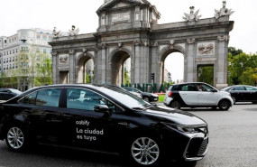 ep archivo   coche de cabify frente a la puera de alcala de madrid