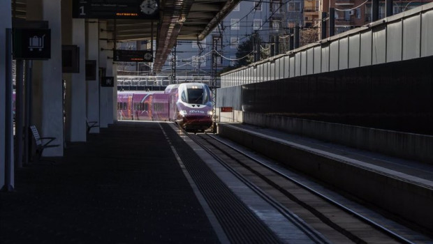 ep archivo   el tren avlo llega a la estacion de joaquin sorrolla a 17 de febrero de 2022 en