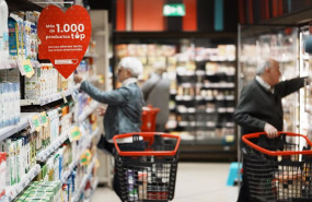 ep archivo   oferta en forma de corazon de los mil productos en un supermercado eroski