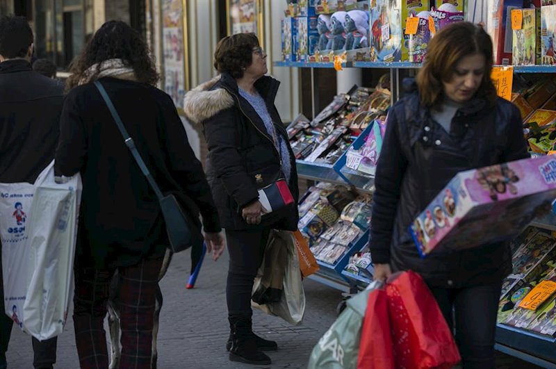 ep compras navidenas para el dia de reyes en sevilla a 02 de enero de 2020