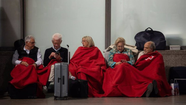 ep decenas de personas se refugian en la estacion de tren de atocha madrid donde pasaran la noche ep decenas de personas se refugian en la estacion de tren de atocha madrid donde pasaran la noche