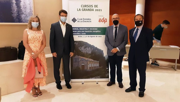 ep el consejero de industria enrique fernandez participa en los cursos de la granda