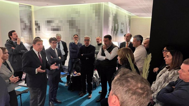 ep el ministro de agricultura pesca y alimentacion luis planas en un encuentro con la consejera de ep el ministro de agricultura pesca y alimentacion luis planas en un encuentro con la consejera de