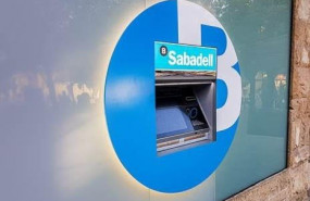 ep el nuevo cajero en la oficina de plaza de lom en sant cugat del valls
