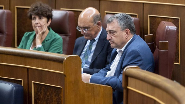El portavoz del PNV en el Congreso, Aitor Esteban (1d), durante una sesión plenaria en el Congreso de los Diputados. | Alberto Ortega - Europa Press ep el portavoz del pnv en el congreso aitor esteban 1d durante una sesion plenaria en el congreso de