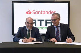 ep el presidente de ata lorenzo amor y el director de la red comercial de santander espana antonio
