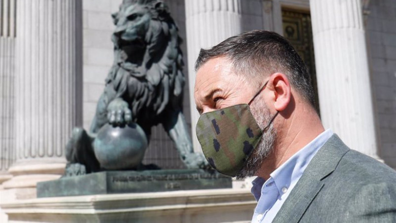 El presidente de Vox, Santiago Abascal, frente al Congreso de los Diputados. | Cézaro De Luca - Europa Press ep el presidente de vox santiago abascal frente al congreso de los diputados