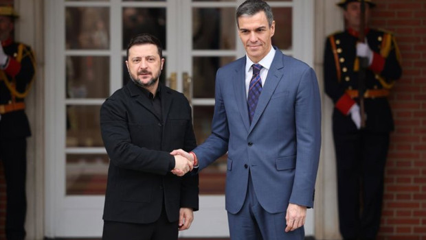 ep el presidente del gobierno pedro sanchez recibe al presidente de ucrania volodimir zelenski en la
