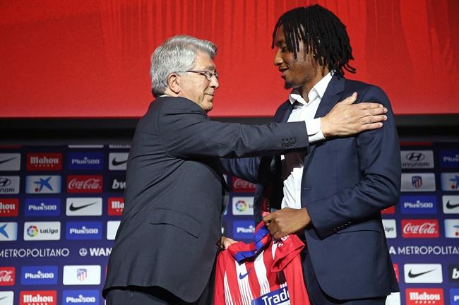 Enrique Cerezo abraza a Gelson Martins | ÁNGEL GUTIÉRREZ ep enrique cerezo abrazagelson martins