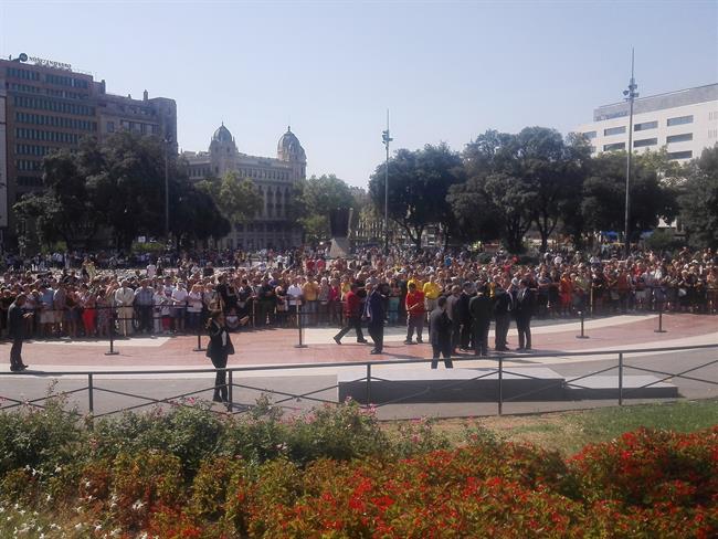 Homenaje a las víctimas del atentado en Plaça Catalunya | EUROPA PRESS ep homenajelas victimasatentadoplaa catalunya