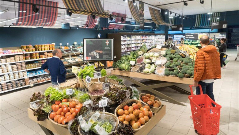 Jendea supermerkatu batean erosten. | EROSKI - Archivo ep jendea supermerkatu batean erosten
