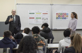 ep jose maria roldan presidente de aeb durante la primera clase del programa tus finanzas tu futuro