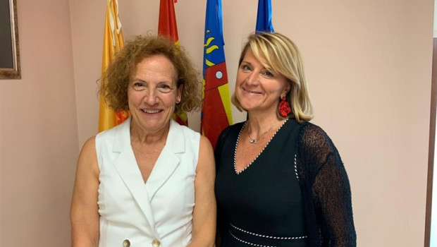ep la eurodiputada balear del pp rosa estars con la alcaldesa de enguera matilde marin tras la