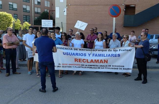 Manifestación de una residencia de Leganés | ULEG ep manifestacionuna residencialeganes