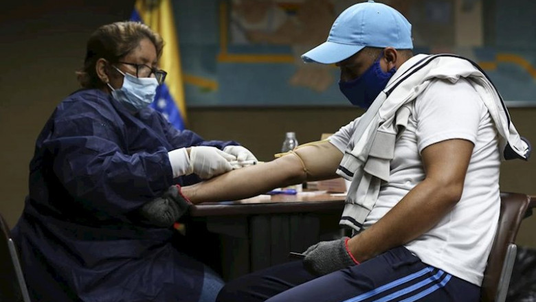 ep medico cubano atiende a una persona en venezuela en plena pandemia de coronavirus ep medico cubano atiende a una persona en venezuela en plena pandemia de coronavirus