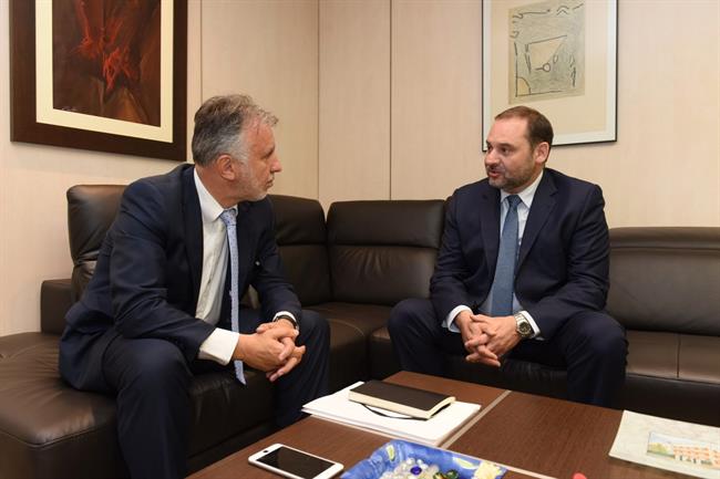Torres y Ábalos en su reunión este lunes sobre el descuento aéreo del 75% | CEDIDA POR EL PSOE ep torres y abalossu reunionlunesdescuento aereo75