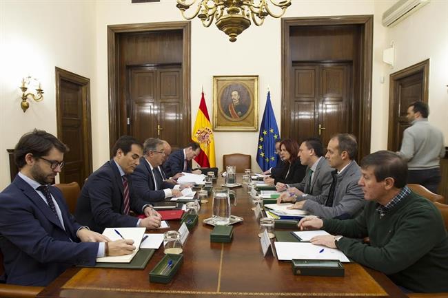Zoido se reúne con sindicatos policiales para tratar la equiparación salarial | EUROPA PRESS ep zoidoreunesindicatos policialestratarequiparacion salarial