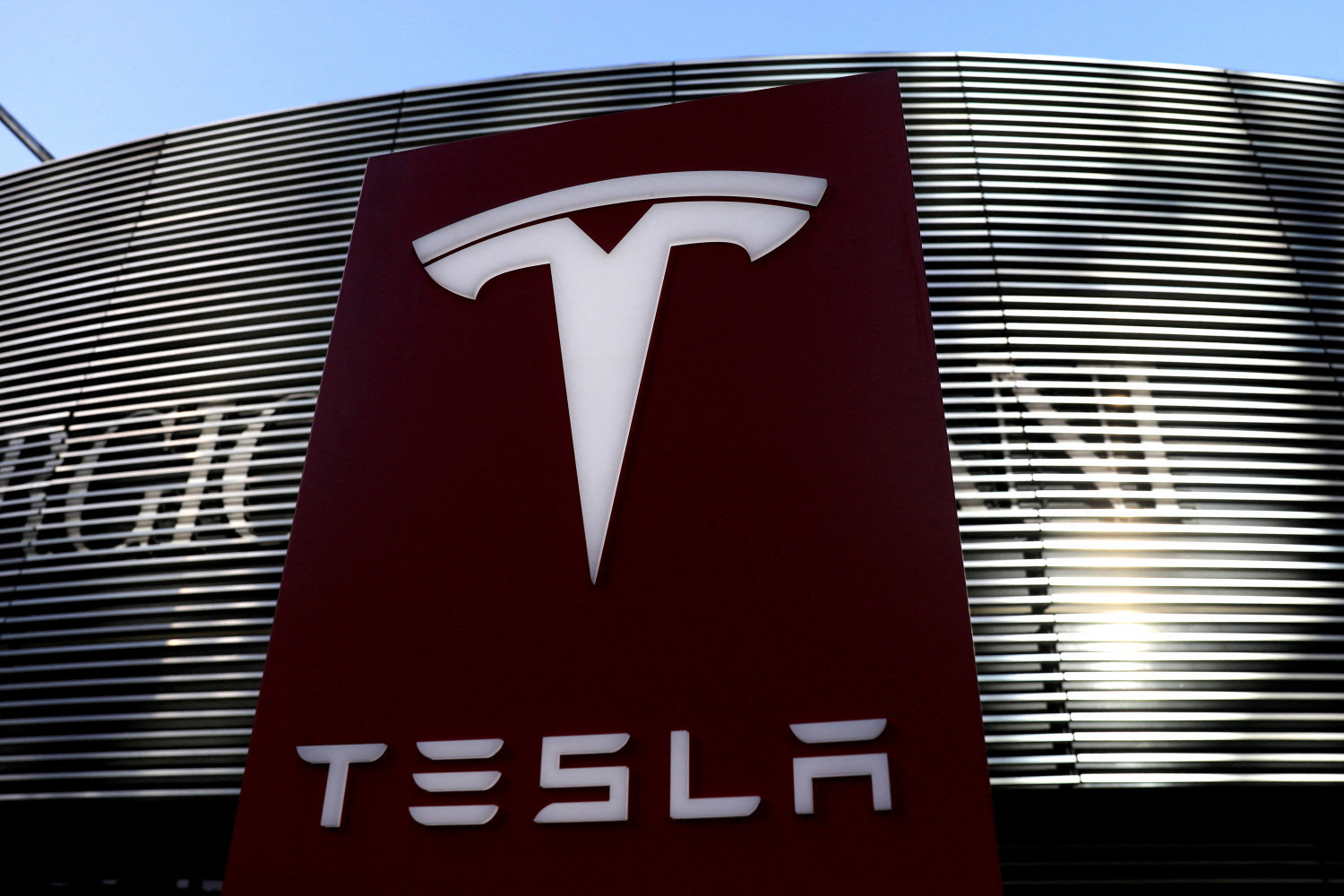 Desplome de Tesla en bolsa tras anunciar 'split' de acciones - Bolsamania.com