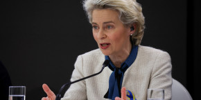 ue les nouvelles sanctions contre la russie viseront sberbank dit von der leyen 