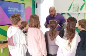 1600 estudiantes madrileos aprenden sobre sostenibilidad en el curiosity cube de merck 1 20241031180724 