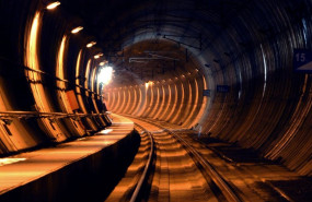 ep adif av licita el contrato para la sustitucion de las luminarias de los tuneles de san pedro y de