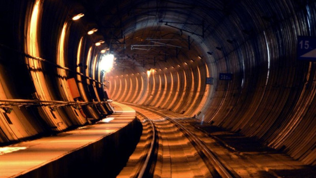 ep adif av licita el contrato para la sustitucion de las luminarias de los tuneles de san pedro y de