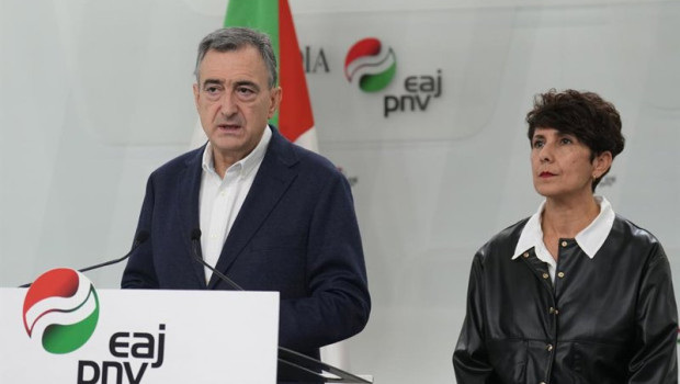 ep archivo   i d el presidente del ebb de eaj pnv aitor esteban y la portavoz del pnv en el congreso